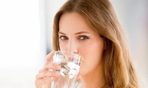 “Tuyệt chiêu” uống nước đúng cách để chị em khỏe và đẹp
