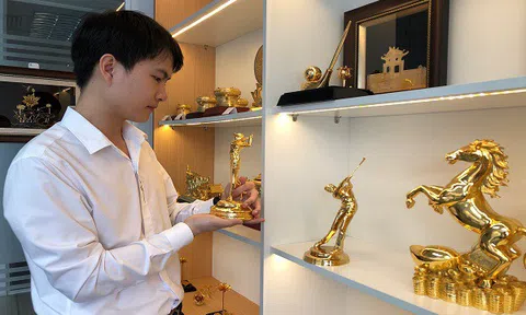 Doanh nhân trẻ tham vọng chế tác những mẫu quà tặng Golf đẳng cấp