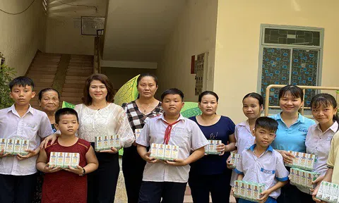 Vinamilk đồng hành cùng cặp lá yêu thương đến với những hoàn cảnh khó khăn