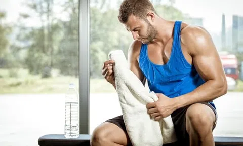 Hướng dẫn chăm sóc da đúng cách khi tập luyện cho nam giới