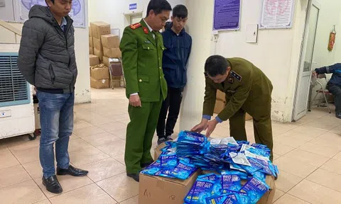 Hà Nội: Hàng trăm “thẻ đeo diệt virus corona" không rõ nguồn gốc bị bắt giữ
