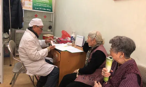 Những bác sĩ đầu bạc và phòng khám 0 đồng giữa lòng thủ đô