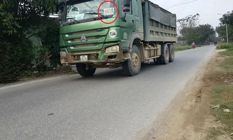 Nghệ An: Người dân “tố” xe quá khổ, quá tải mang logo HM đang cày nát đường dân sinh