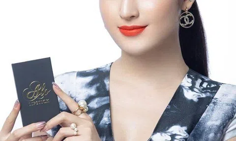 Á Hậu Huyền My tự tin khoe nhan sắc cùng dòng son mới của mỹ phẩm cao cấp RoZa - Alo Lipstick