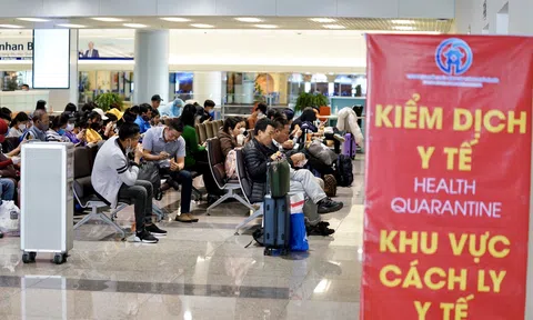 Đề nghị Bộ Công an, TPHCM truy tìm những người đi cùng khách nhiễm Covid-19