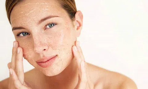 Tẩy da chết giúp bạn tươi tắn hơn
