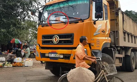 Nghệ An:  Dân làm rào chắn phản đối xe mang logo HM gây ô nhiễm môi trường