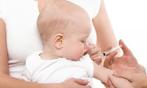 Có nên trì hoãn việc tiêm chủng trong đợt dịch Covid-19?