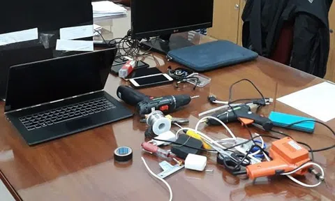 Lắp camera trong khách sạn để tống tiền