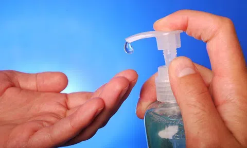 Đối mặt với dị ứng, hỏng da tay nếu dùng nước rửa tay khô kém chất lượng
