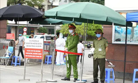 Hàng rào an ninh vòng ngoài ở Bệnh viện Bạch Mai