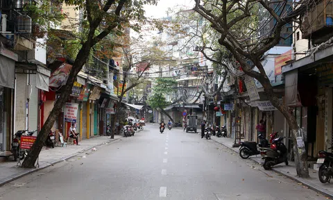 Phố phường vắng như ngày Tết khi tạm dừng hoạt động kinh doanh