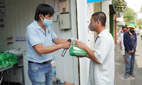 Quán cơm Sài Gòn mỗi ngày phát 600 phần ăn miễn phí