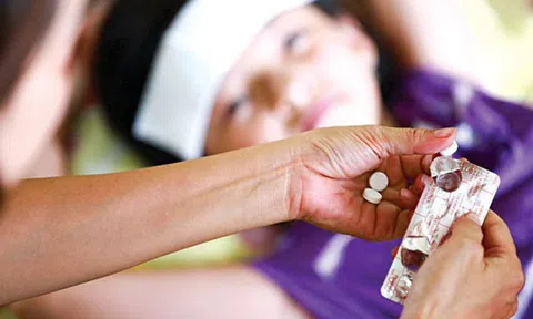Cảnh báo việc tự ý dùng thuốc hạ sốt, giảm đau trong mùa dịch COVID-19