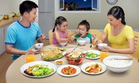 Những lưu ý trong ăn uống để giúp gia đình bạn luôn khỏe trong mùa dịch bệnh