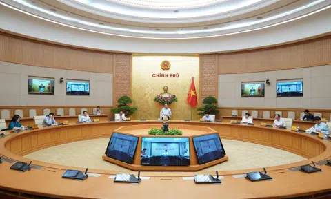 Thủ tướng: Xử nghiêm cán bộ ép dân ký đơn từ chối nhận hỗ trợ của Nhà nước