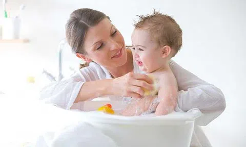 Chăm sóc làn da cho trẻ những ngày nắng nóng