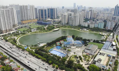 Toàn cảnh "rừng" cao ốc chen chân ở quận nội đô Hà Nội