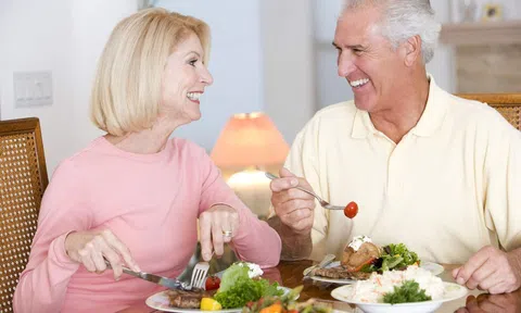 Nắng nóng kéo dài làm tăng nguy cơ kiệt sức và đột quỵ ở người cao tuổi