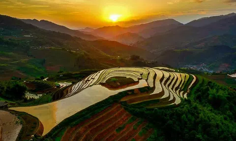 Đẹp nao lòng ruộng bậc thang Mù Cang Chải lung linh mùa đổ nước