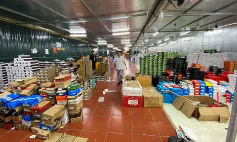 Triệt phá kho hàng lậu "siêu khủng" của 9x Lào Cai làm chủ