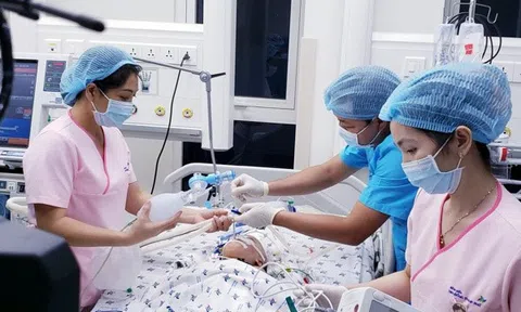 Hai bé song sinh có dấu hiệu ổn định, tỉnh sau ca mổ tách dính