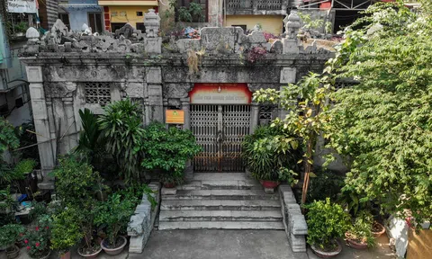 Bí ẩn bên trong lăng mộ đá cổ 100 tuổi giữa lòng Hà Nội