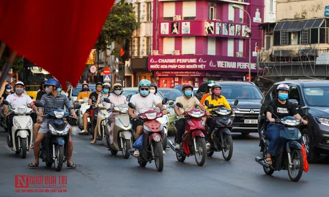 Hà Nội: Người dân đeo khẩu trang sau khuyến cáo