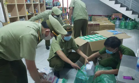 Chủ căng tin Đà Nẵng tích trữ hơn 29.000 khẩu trang không có hóa đơn chứng từ