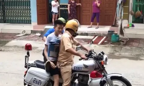 Lào Cai: Nam sinh “ngủ nướng” được chiến sỹ cảnh sát giao thông đến tận nhà đưa đi thi