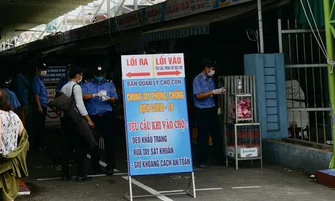 Ngày đầu người dân Đà Nẵng đi chợ bằng "tem phiếu" mùa Covid-19