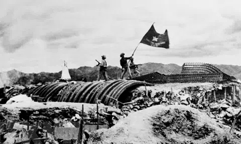 Mùa thu lịch sử hào hùng 75 năm trước