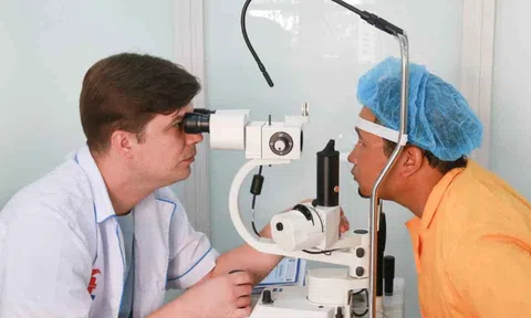 Vì sao phải chăm sóc đôi mắt cho người cao tuổi