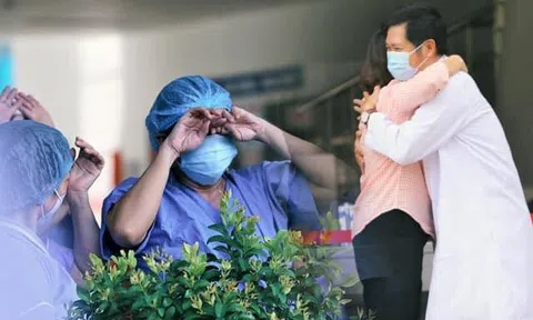“Chúng tôi đếm từng ngày chờ cánh cổng bệnh viện được mở”