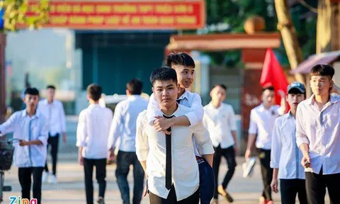 Đôi bạn 10 năm cõng nhau đi học đạt trên 28 điểm thi tốt nghiệp THPT