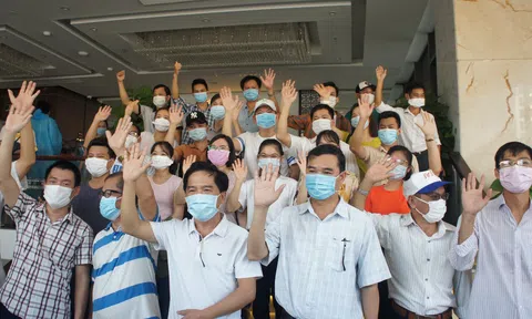 Đoàn y bác sỹ bệnh viện Chợ Rẫy chia tay Đà Nẵng sau hơn 1 tháng hỗ trợ chống dịch