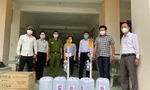 Ấm áp những món quà tri ân của Bệnh nhân 687 và Nhà hàng Dolphin - Liên Chiểu, Đà Nẵng