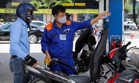 Giá xăng giảm từ chiều nay (11/9)