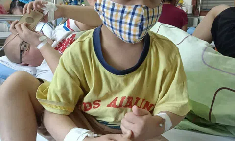 Lào Cai: Xót xa hoàn cảnh cháu bé 3 tuổi bị ung thư máu không còn tiền chạy chữa