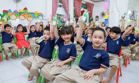 Đà Nẵng tổ chức cho học sinh uống sữa học đường ngay ngày đầu tựu trường