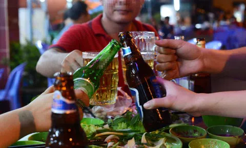Xúi giục, ép người khác uống rượu, bia sẽ bị phạt tiền: Đừng để quy định nằm trên giấy, cấm nhưng không ai phạt
