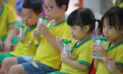 Hàng trăm triệu trẻ em trên thế giới được hưởng lợi từ sữa học đường