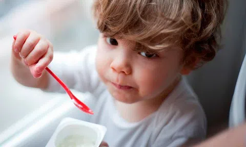 10 thực phẩm giúp tăng cường sức khỏe và trí thông minh cho trẻ