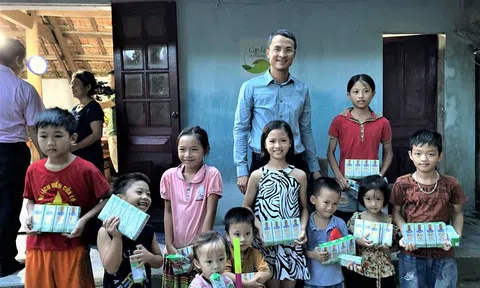 Vòng tay yêu thương của Vinamilk đến với những "lá chưa lành"