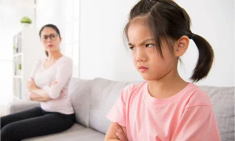 Bố mẹ không nên so sánh con với người khác và làm những việc này