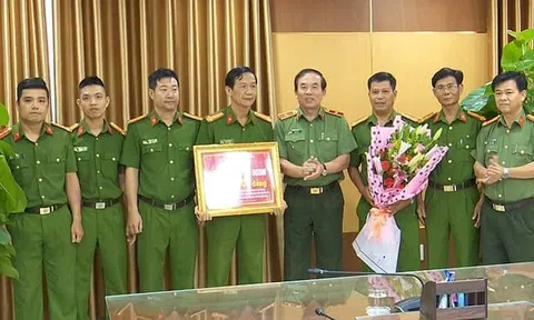 Đà Nẵng: Khen thưởng 2 chuyên án bắt 5 đối tượng trộm cắp xe máy và vận chuyển 4.000 viên ma túy dưới vỏ bọc thực phẩm chức năng
