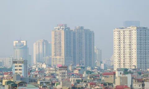 Hà Nội bị bao phủ bởi lớp bụi mịn và cảnh báo chất lượng không khí