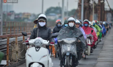 Không khí lạnh tràn về, toàn miền Bắc chìm trong giá rét, vùng núi cao rét hại