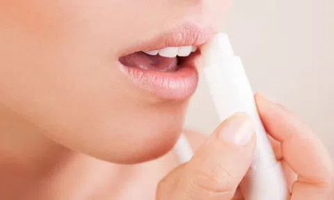 10 Tips dưỡng môi mềm mịn vào mùa lạnh