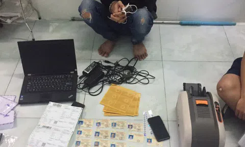 Đà Nẵng bắt quả tang đối tượng làm giả giấy phép lái xe